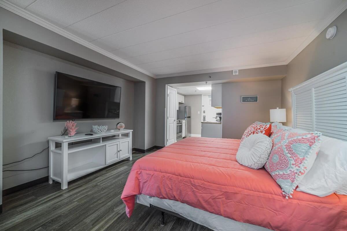 Ground Floor Ocean Front Studio - Caravelle Resort 124 Myrtle Beach Extérieur photo