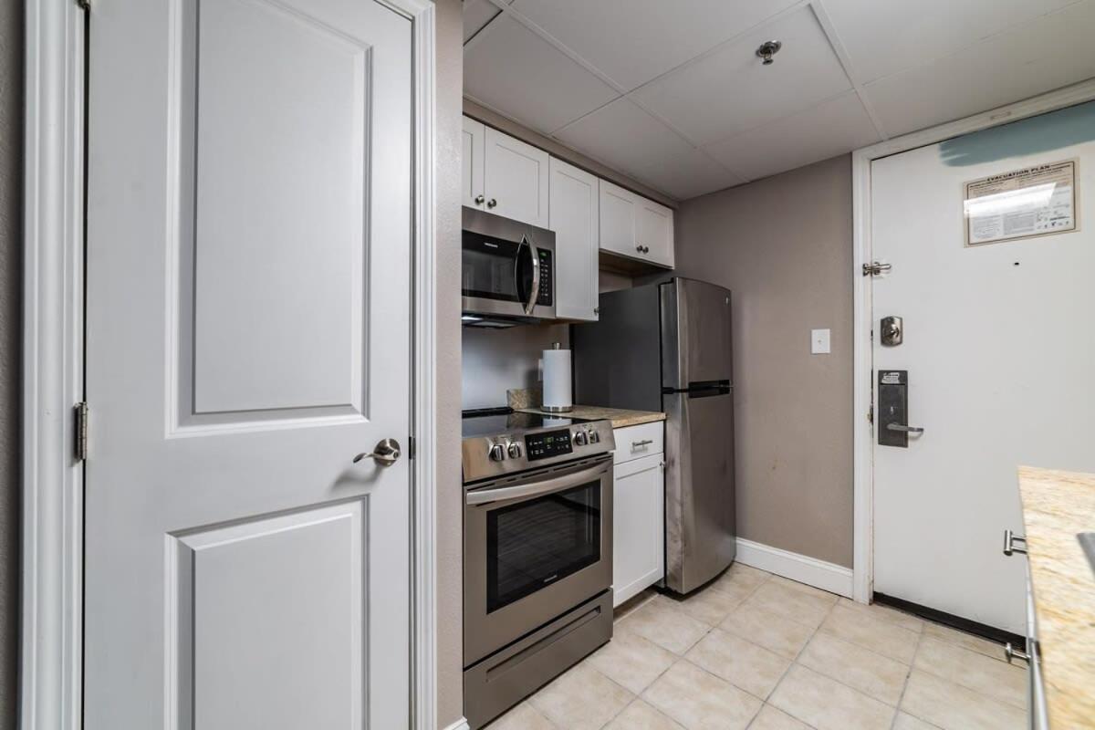Ground Floor Ocean Front Studio - Caravelle Resort 124 Myrtle Beach Extérieur photo