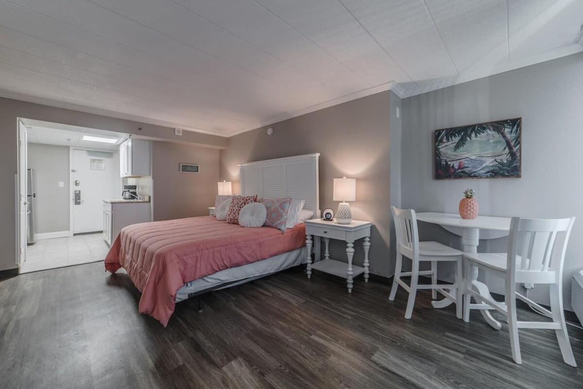 Ground Floor Ocean Front Studio - Caravelle Resort 124 Myrtle Beach Extérieur photo