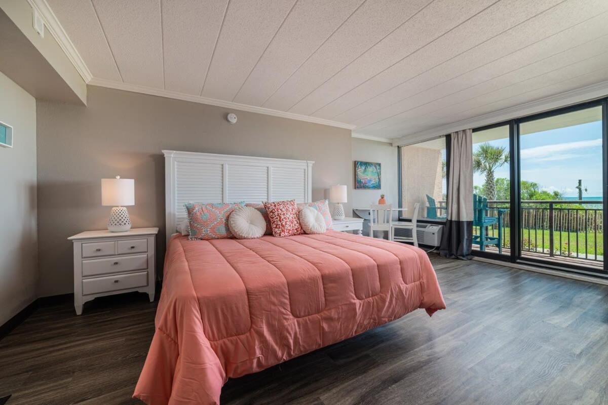 Ground Floor Ocean Front Studio - Caravelle Resort 124 Myrtle Beach Extérieur photo